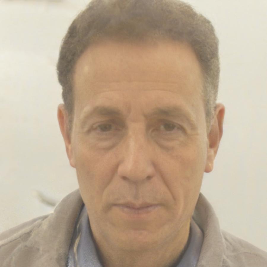 Dr. Marcus Schneider - Leitender Finanzexperte